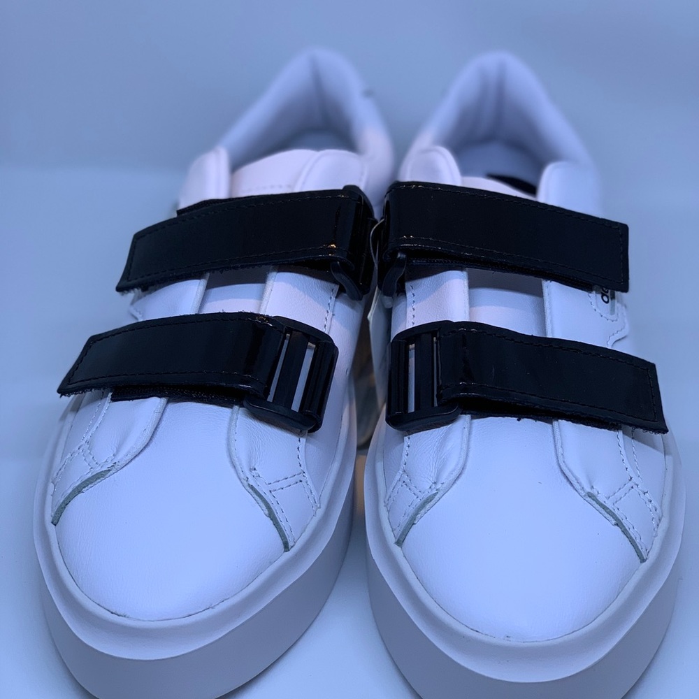 NIB ADIDAS super Sleek Sneakers